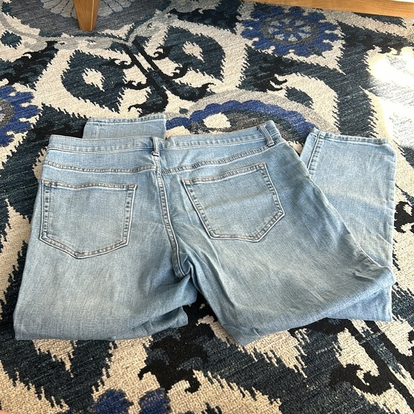 GAP Women's Light Wash Distressed Best Girlfriend Jeans Size 30 - Picture 3 of 4